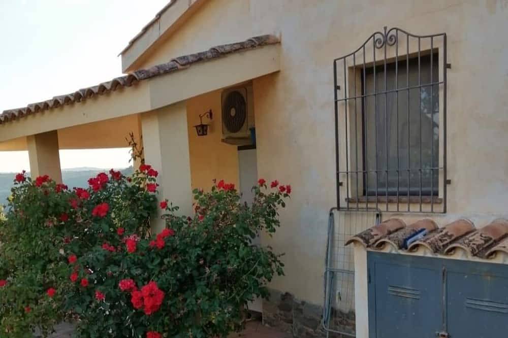 Incantu,casa vacanze in montagna con giardino e vista -Sardegna in Seulo, Barbagia
