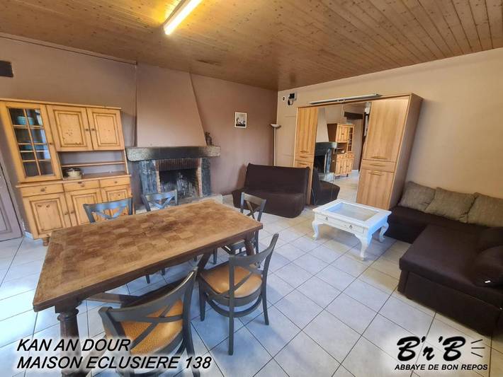 Location de vacances pour 11 personnes, avec vue ainsi que terrasse et jardin à Perret - 2