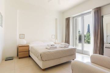 Villa for 10 People in Perdika, Aegina, Photo 1