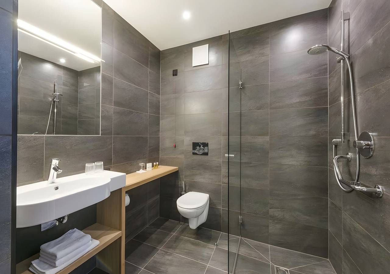 Camera 'Pazeider Suite Meranblick 307' con vista montagna, Wi-Fi e aria condizionata in Marlengo, Gruppo Ortles-Cevedale