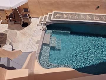 Maison d’hôte pour 2 personnes, avec jardin ainsi que terrasse et piscine à Thera