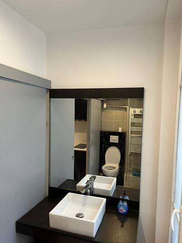 Vacation Rental for 4 Guests in Eiffel Tower, Paris, Picture 3