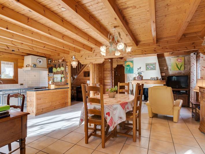 Chalet pour 8 personnes, avec terrasse ainsi que jardin et piscine, adapté aux familles dans le Doubs - 3