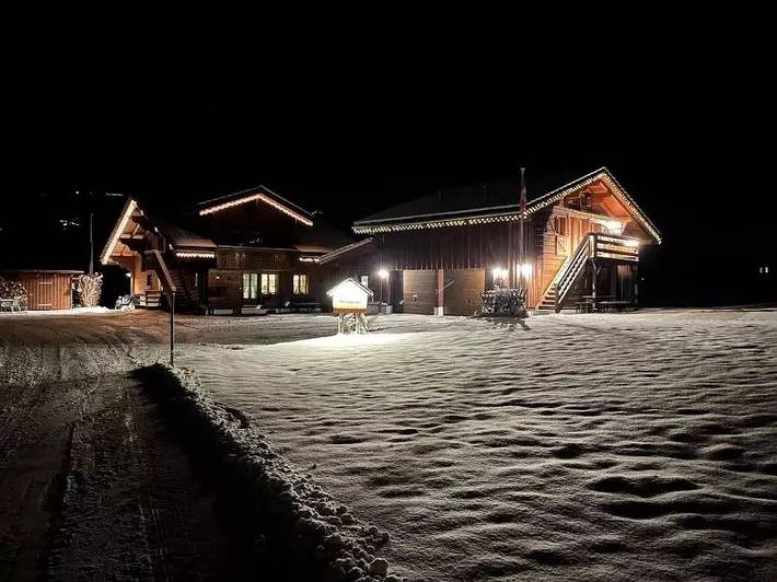 Hütte für 4 Personen, mit Balkon in Gstaad