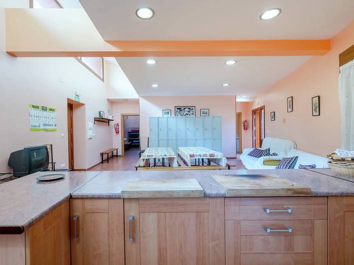 Chalet para 18 personas, con Terraza además de Jardín y Piscina en el País Vasco - 4