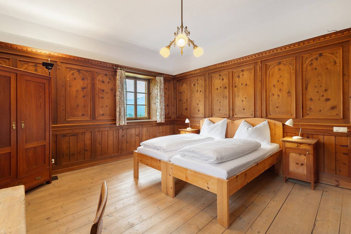 Ganze Wohnung, Ferienwohnung 'Ansitz Baumannhof Erker Suite' mit Bergblick, Gemeinschaftsgarten und Wlan in Issing, Pfalzen