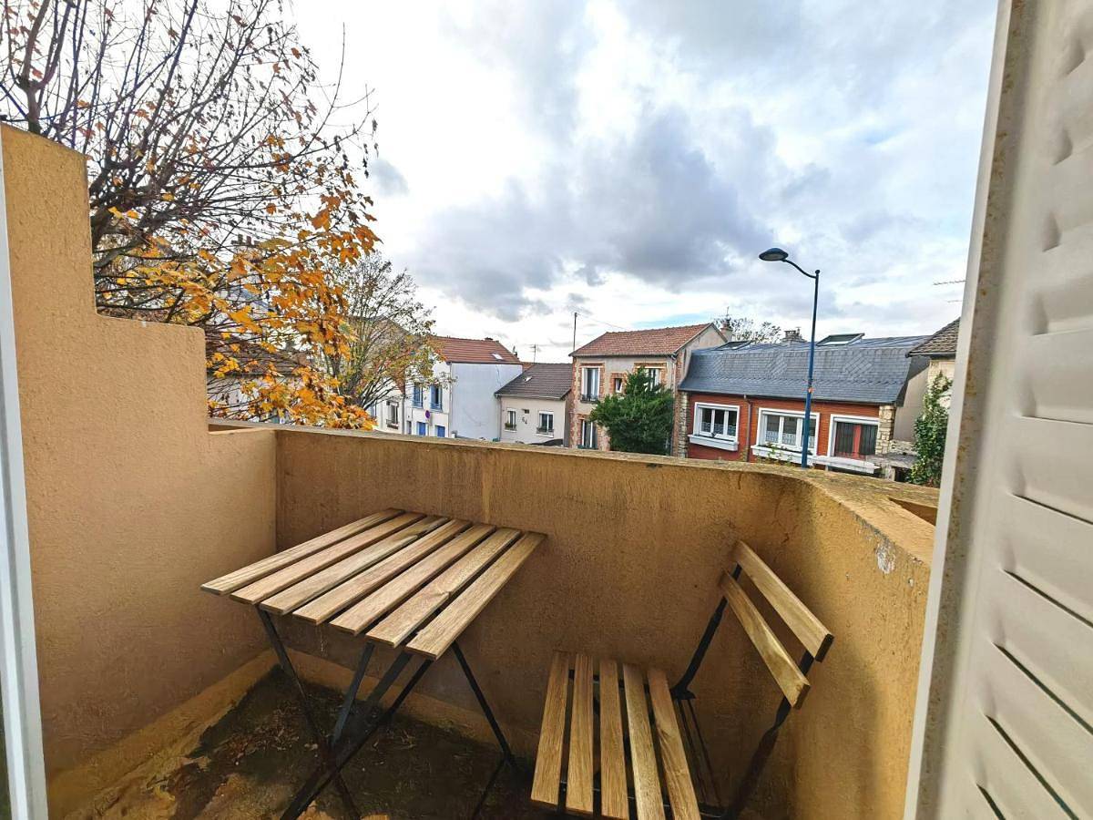 Appartement entier, One-Bedroom Apartment in Les Lilas, Seine-Saint-Denis