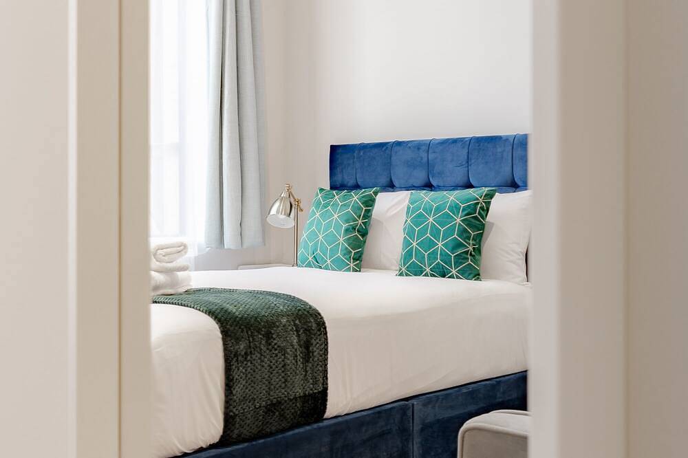 Bed And Breakfast for 3 Guests in London, South East England