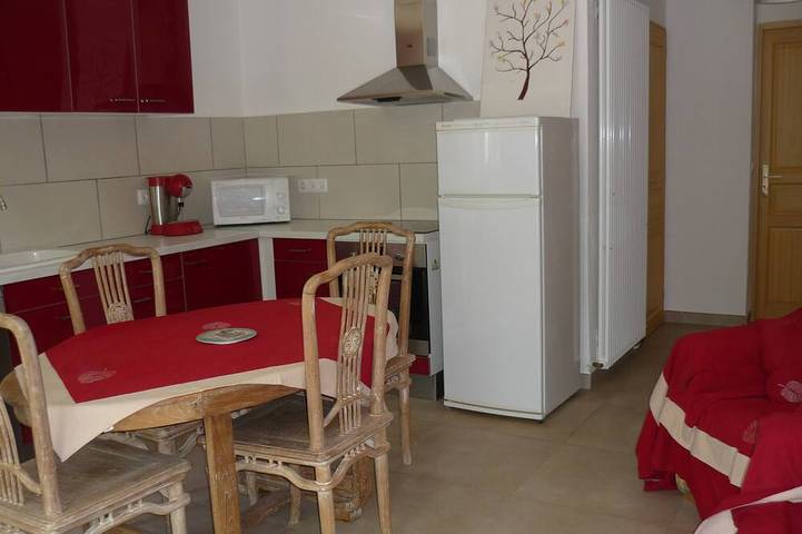 Gîte pour 4 personnes, avec piscine et jardin