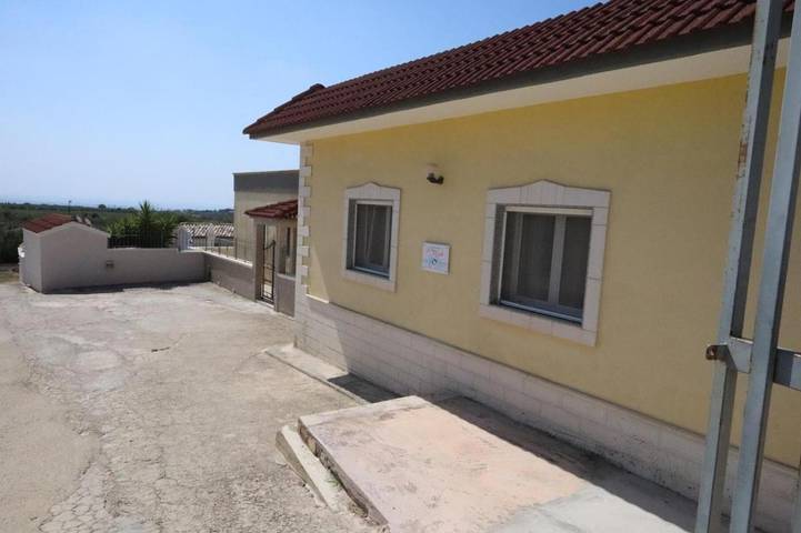 Casa vacanza per 5 persone, con giardino e terrazza in Mottola
