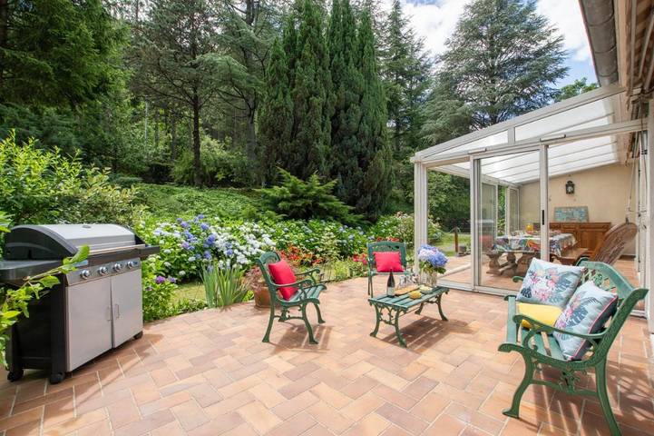 Location de vacances pour 10 personnes, avec vue ainsi que piscine et terrasse à Jaujac - 2