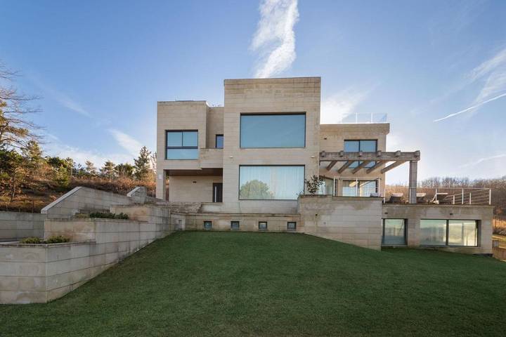 Casa para 8 personas, con piscina además de jardín y vistas, Se admiten mascotas en La Rioja