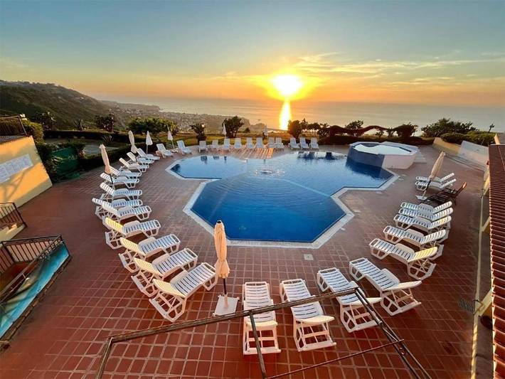 Casa vacanza per 6 persone, con Balcone e Terrazza nonché Idromassaggio e Giardino a Parghelia