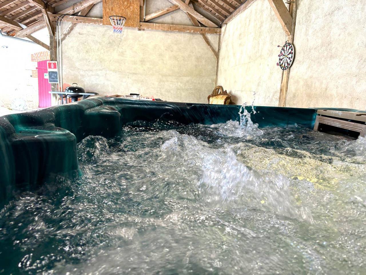 Maison Bourgeoise 1830 avec Spa et Jeux, Animaux Acceptés in Jaligny-sur-Besbre, Région de Vichy