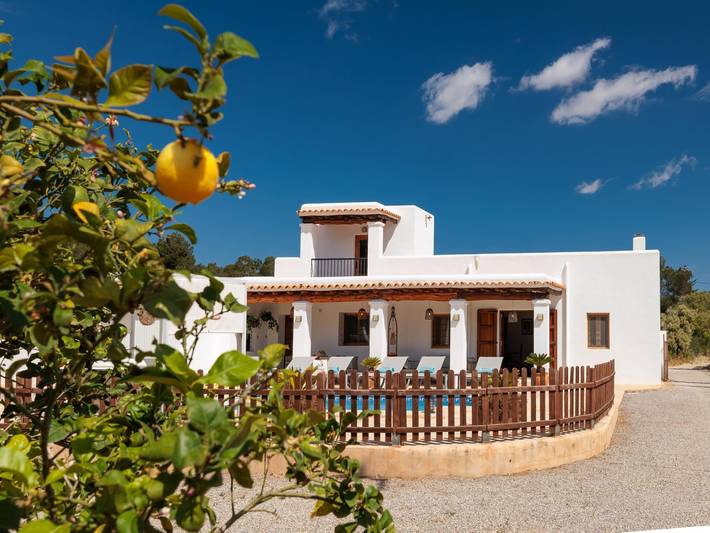 Villa für 6 Personen, mit Pool und Terrasse sowie Ausblick und Balkon/Terrasse, kinderfreundlich - 1