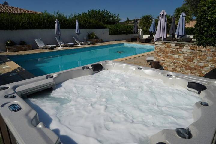 Hôtel pour 2 personnes, avec piscine ainsi que jacuzzi et terrasse dans Macinaggio - 3