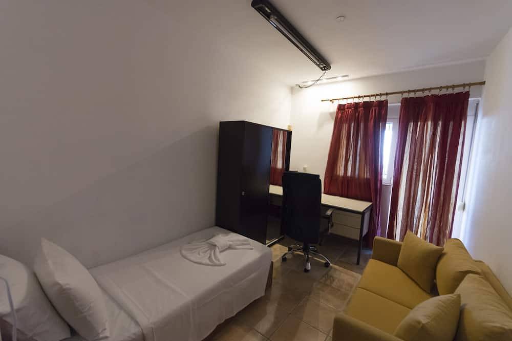 Kato Asites Villa is a 3-bedroom eco-friendly villa with a private pool in Iraklio-Heraklio region