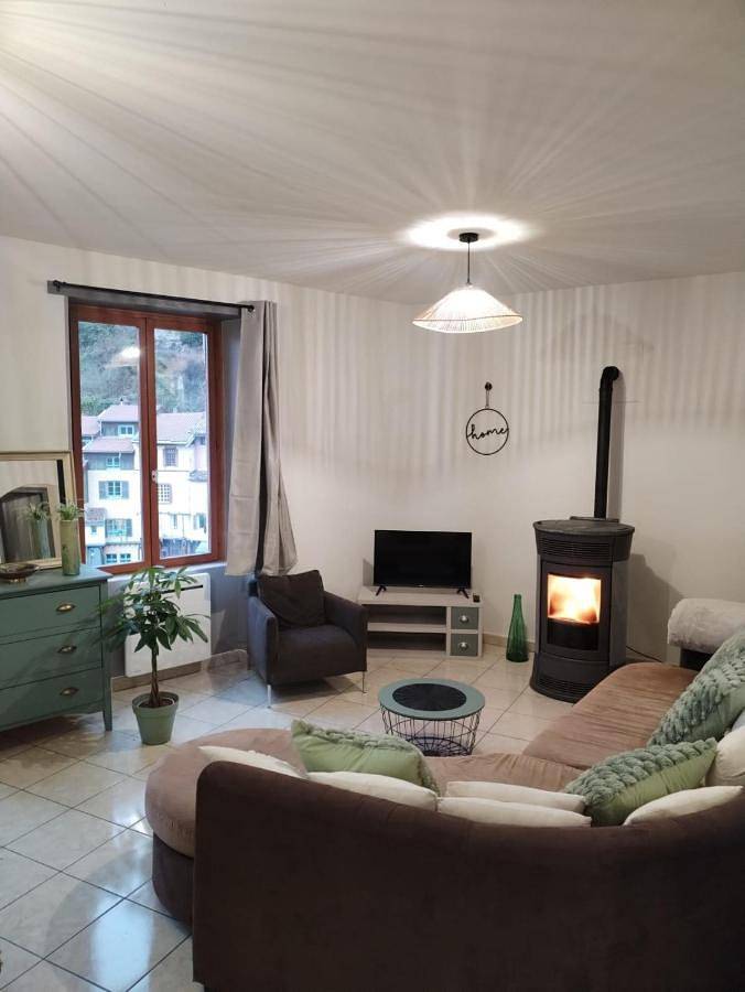 Location de vacances pour 8 personnes, avec vue dans Maisons Suspendues de Pont en Royans