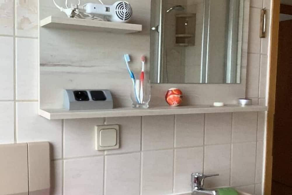 Ganze Wohnung, Gemütliche Ferienwohnung mit Terrasse und Pool in Tiefenbach, Ostbayern