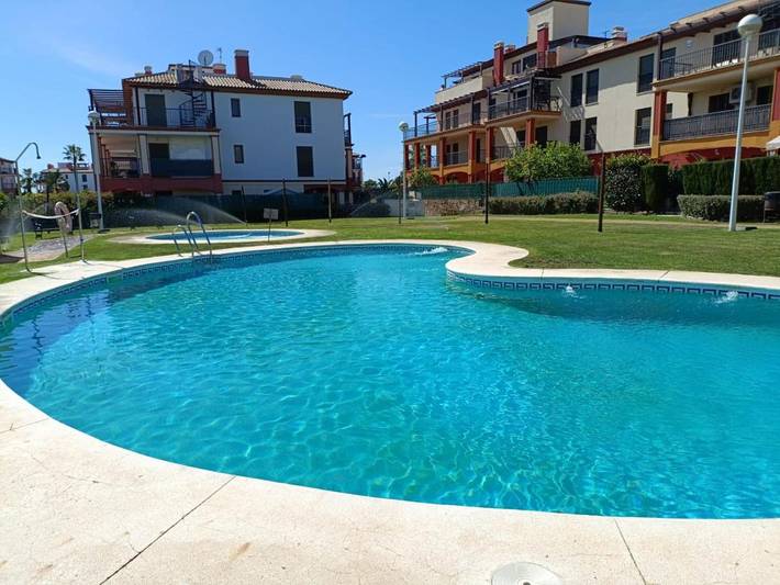 Casa de férias para 5 pessoas, com piscina e terraço e ainda jardim em Urbanizacion Costa Esuri
