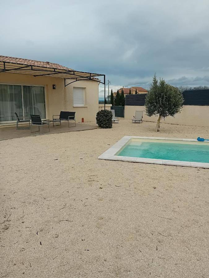 Location de vacances pour 8 personnes, avec jardin et piscine à Salindres