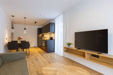 Ferienwohnung für 4 Personen, mit Balkon und Sauna in Tiroler Oberland