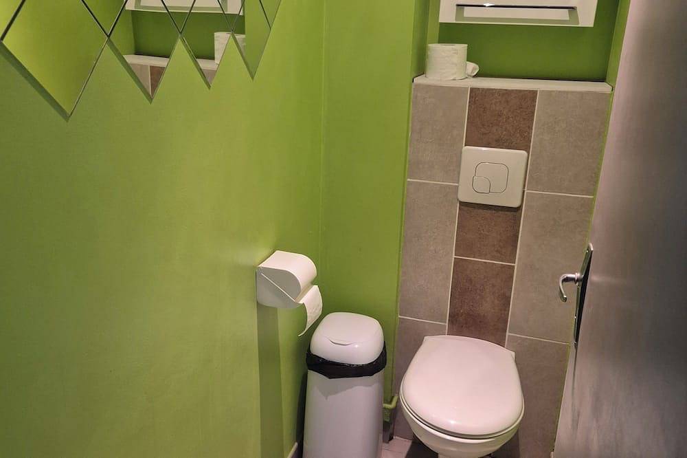 Apartamento entero, 500M from Pessac town center served by Ter Bordeaux - Arcachon and streetcar line in Pessac, Región de Burdeos