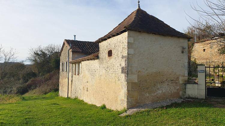 Location de vacances pour 5 personnes, avec vue ainsi que piscine et jardin, animaux acceptés à Salles-Lavalette - 4