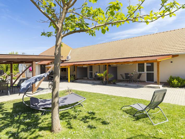 Ferienwohnung für 4 Personen, mit Terrasse und Garten in Plattensee Südufer