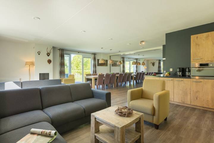 Villa für 24 Personen, mit Kinderpool und Terrasse sowie Garten - 1