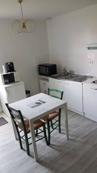 Gîte pour 3 personnes à Lussac-les-Châteaux - 4