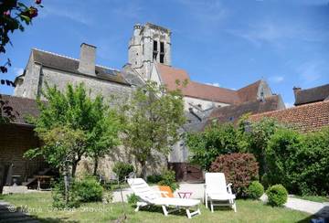 Gîte pour 10 personnes, avec vue et jardin, animaux acceptés à Noyers