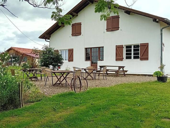 Chambre d’hôte pour 2 personnes, avec Terrasse et Jardin ainsi que Piscine et Vue