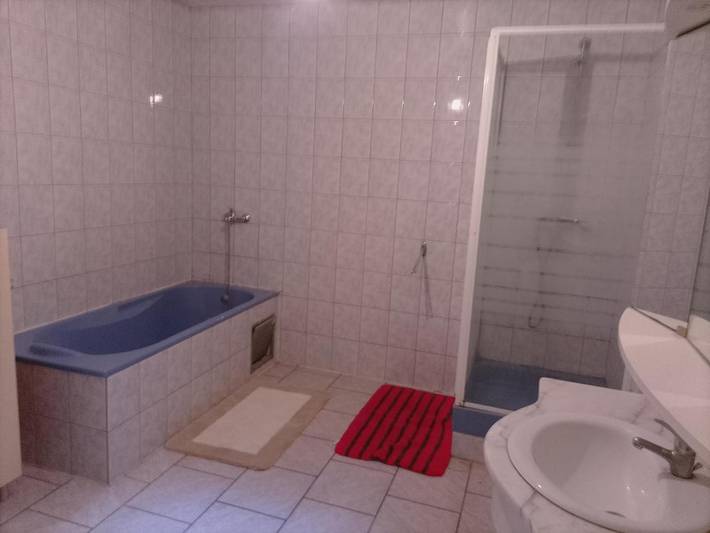 Location de vacances pour 6 personnes, avec Terrasse ainsi que Piscine et Vue à Serres-et-Montguyard - 3