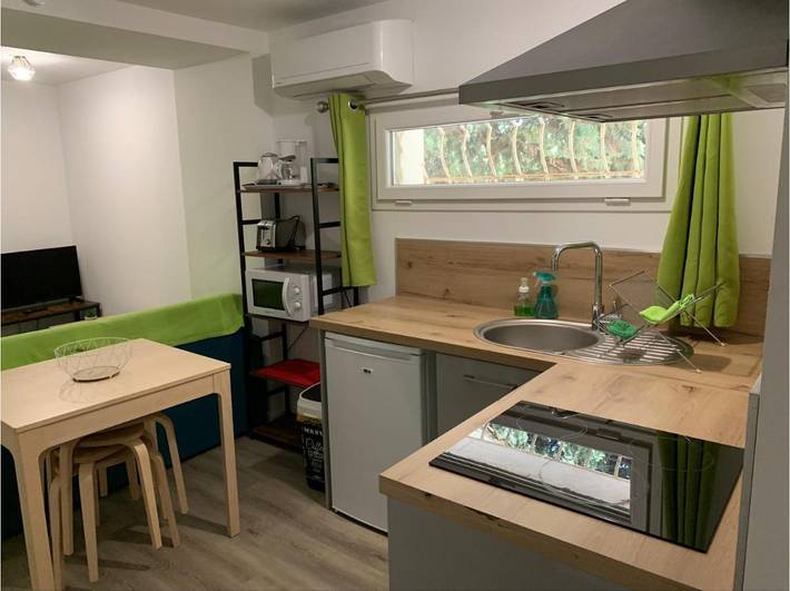 Gîte pour 4 personnes, avec piscine et jardin à Saint-Mitre-les-Remparts - 2