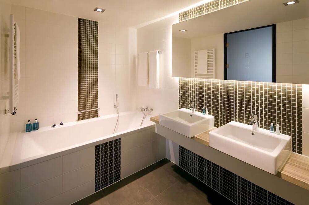 Comfortable Stay with Indoor Pool Use and Free Private Parking in Bergen op Zoom, Nordbrabant