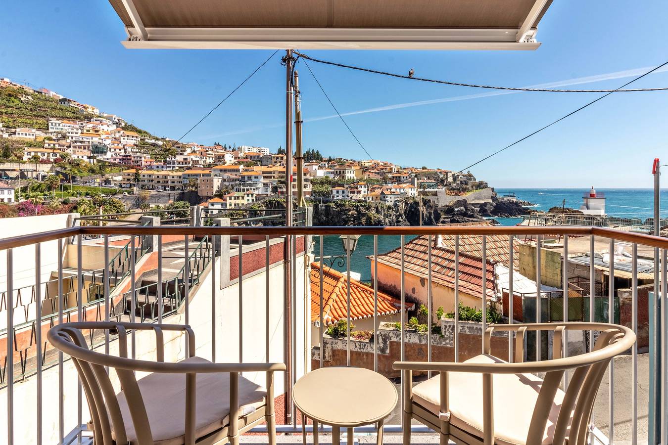 Casa das Andorinhas com Terraço Privado e Wi-Fi in Câmara de Lobos, Madeira