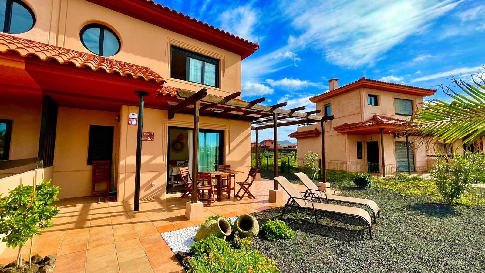Alojamento 'Casa Bonita Lajares Fuerteventura' com vista para o mar, piscina partilhada e Wi-Fi in La Oliva, Fuerteventura
