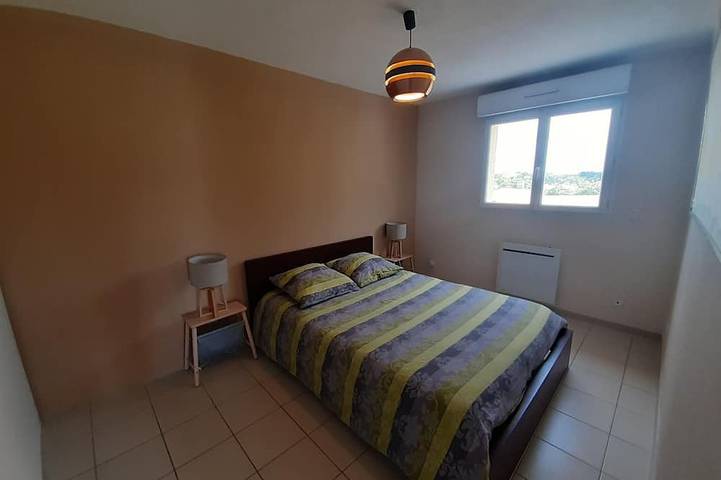 Gîte pour 8 personnes, avec terrasse ainsi que jardin et piscine à Pouillon - 4