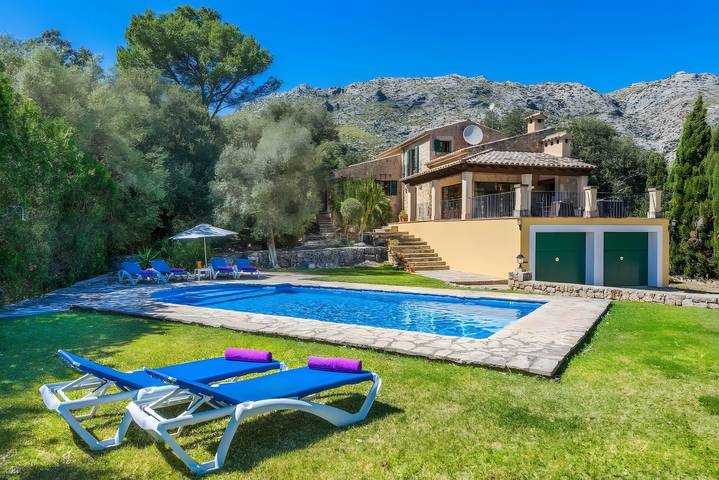 Villa Tomas in Pollensa mit Bergblick, Pool & WLAN in Pollença, Mallorca Norden