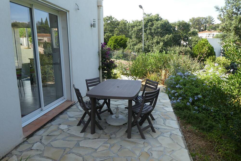 Zwischen Cannes und St. Tropez, kleine klimatisierte Villa mit 2 Schlafzimmern in Saint-Aygulf, Frejus