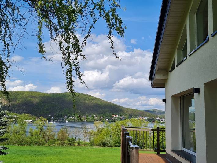 Ferienhaus für 6 Personen, mit Balkon und Terrasse sowie Garten und Ausblick am Edersee