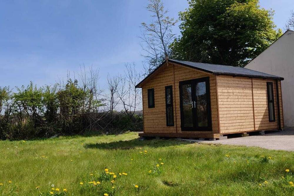 Cosy Log Cabin - views of Scrabo Tower in Comber, Strangford Lough