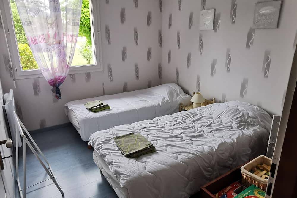 Villa independiente con parque y piscina privada. Recoge tus huevos duros in Saint-Médard-de-Guizières, Región de Libourne