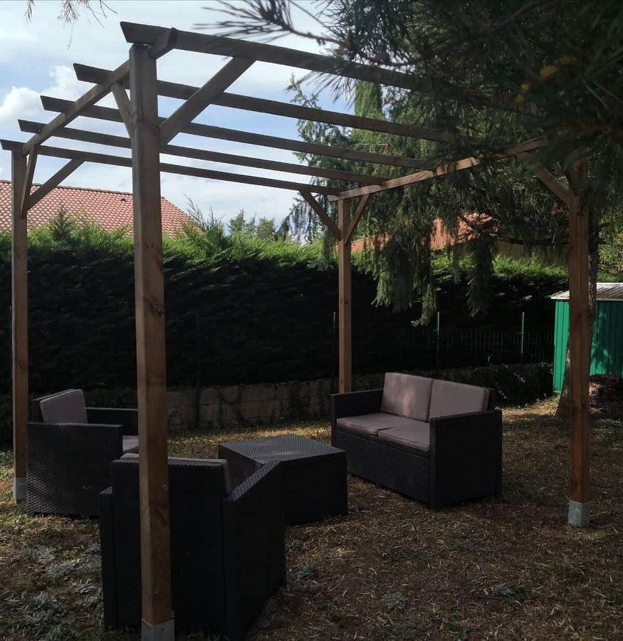 Appartement entier, One-Bedroom Apartment in Pérignat-sur-Allier, Région de Clermont-Ferrand