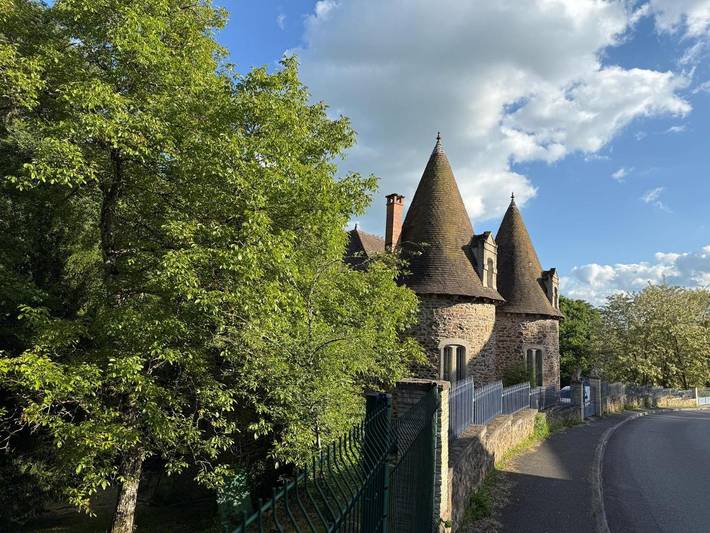 Chambre d’hôte pour 2 personnes, avec jardin ainsi que vue et piscine à Sainte-Sévère-sur-Indre