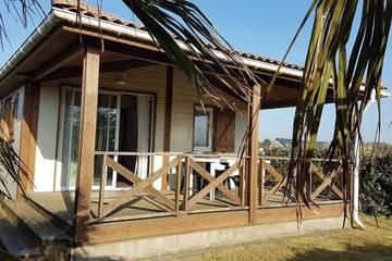 Gîte pour 5 personnes, avec jardin ainsi que piscine et terrasse à Grandcamp-Maisy