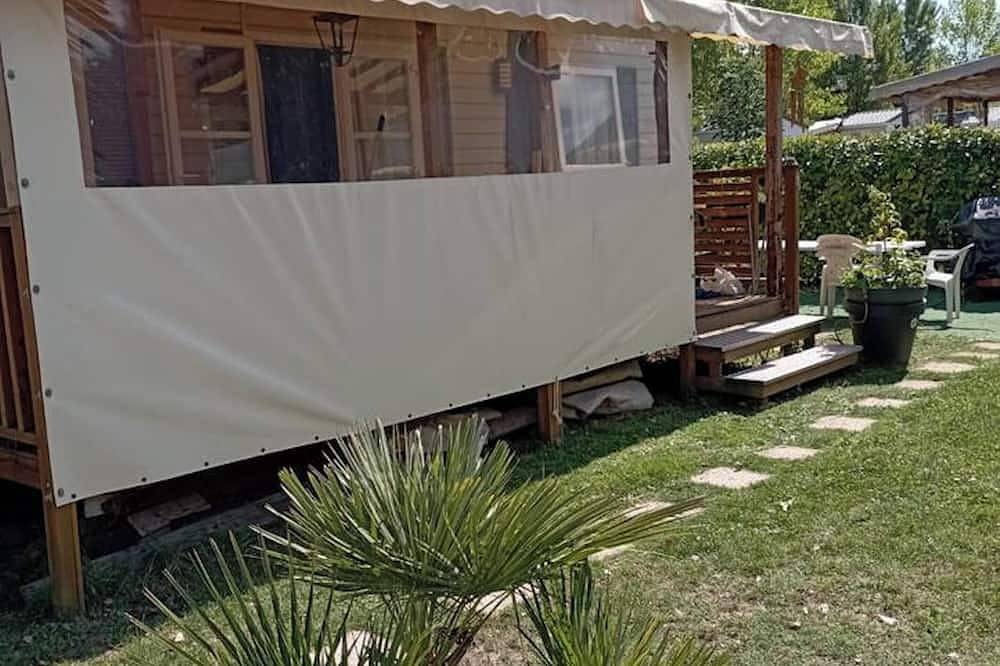 Homerez - Bungaló cómodo en Condrieu con piscina compartida in Condrieu, Parque Natural Regional de Pilat