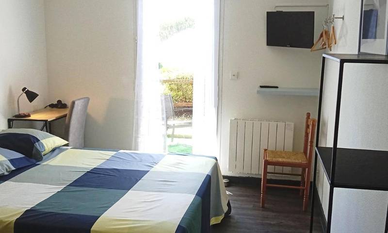 Location de vacances pour 2 personnes, avec terrasse à Chazelles - 2