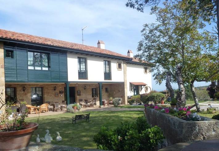 Hotel para 3 personas, con jardín y vistas, Familias con niños en Argüero - 3